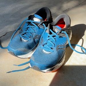 Mens Saucony Triumph 17 Athletic Shoe Size 9